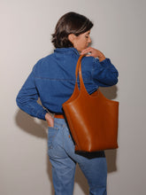 Load image into Gallery viewer, Big Ama, Leather Brown
