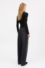 Load image into Gallery viewer, Amy T-Neck, Black
