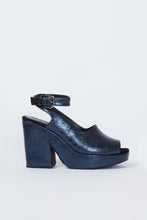 Load image into Gallery viewer, Kapre Platform Sandal, Dark Indigo
