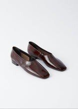 Load image into Gallery viewer, Barral Flat, Chestnut
