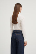 Load image into Gallery viewer, Amy T-Neck, Off White
