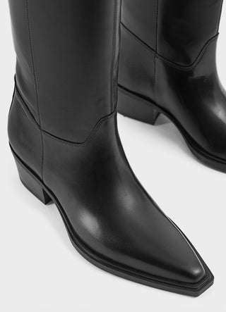 Kelsey Tall, Black