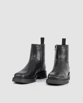 Jillian, Black