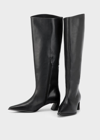 Ilona, Black