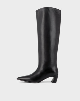 Ilona, Black