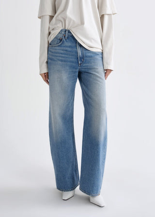 Low Curve Jean, Venture