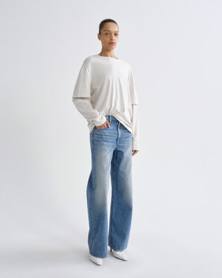 Low Curve Jean, Venture