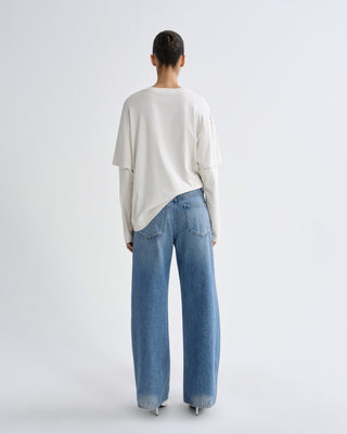 Low Curve Jean, Venture