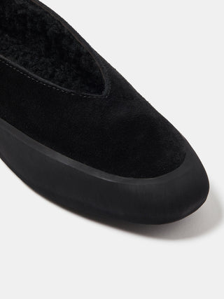 Apres Ski, Black