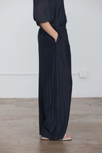 Load image into Gallery viewer, Straight Pants, Faded Black
