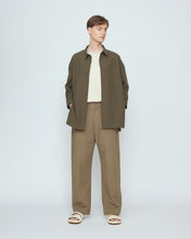 Load image into Gallery viewer, Papery 3/4 Button Down, Olive
