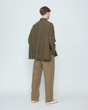 Load image into Gallery viewer, Papery 3/4 Button Down, Olive
