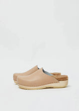 Load image into Gallery viewer, Contour Clog, Camel/Copper
