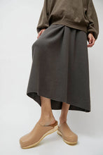 Load image into Gallery viewer, Contour Clog, Camel/Copper
