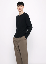 Load image into Gallery viewer, Signature Curved Shoulder, Black

