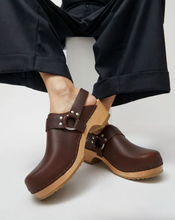 Load image into Gallery viewer, Brando Clog, Molasses
