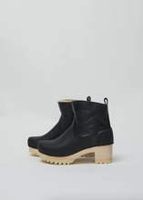 Load image into Gallery viewer, 5" Pull on Shearling Clog Boot on Mid Tread, Ink/Aviator
