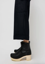 Load image into Gallery viewer, 5" Pull on Shearling Clog Boot on Mid Tread, Ink/Aviator
