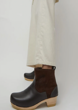 Load image into Gallery viewer, 5" Pull on Shearling Clog Boot on Mid Heel, Umber
