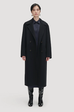 Load image into Gallery viewer, Axel Coat, Black
