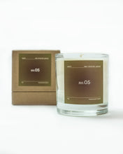 Load image into Gallery viewer, The eugenie Candle, No. 05
