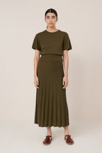 Load image into Gallery viewer, Silhouette Top, Ivy
